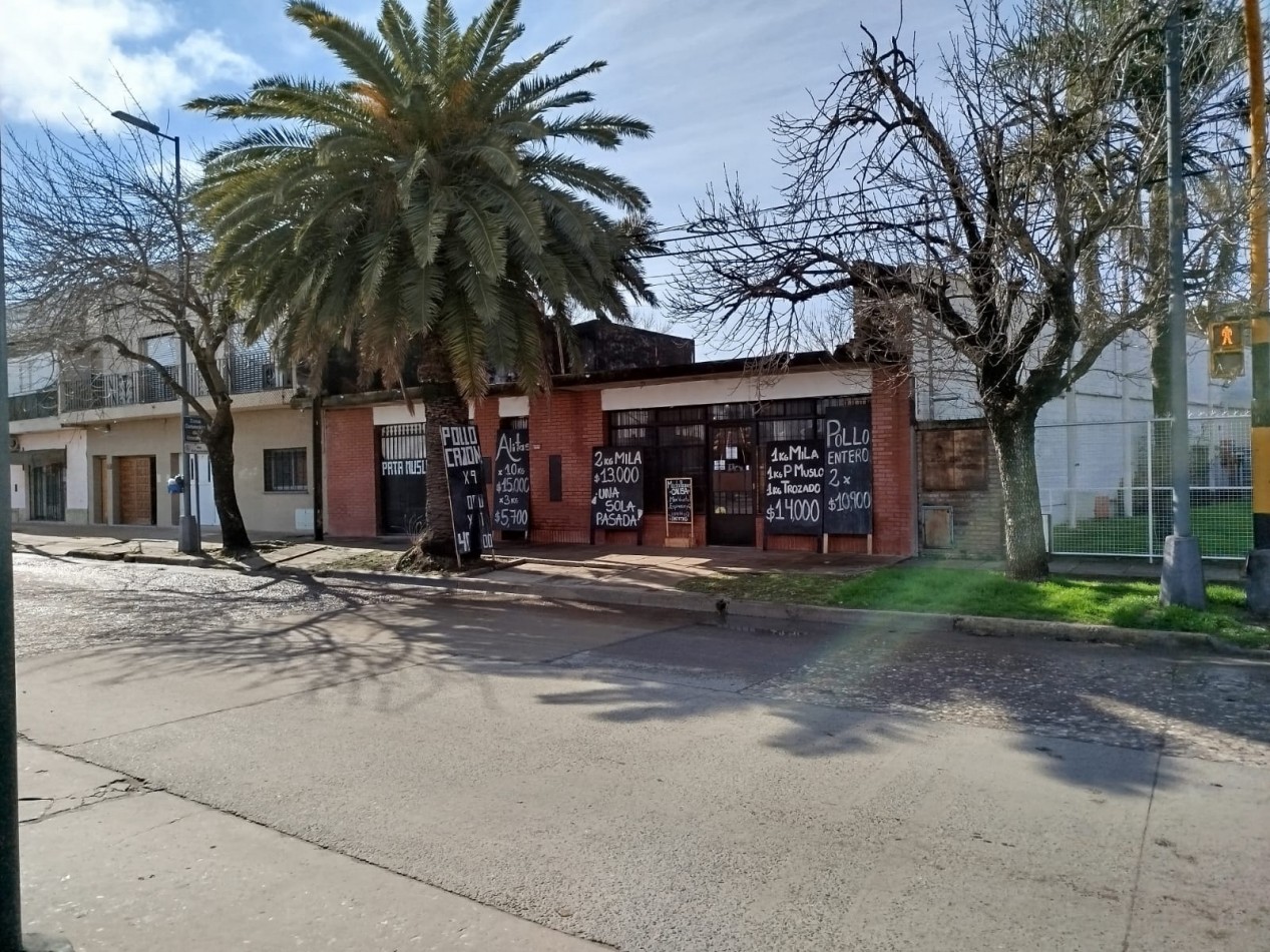 Propiedad Versatil, lista para adaptarse a distintos Proyectos Comerciales o Industriales.