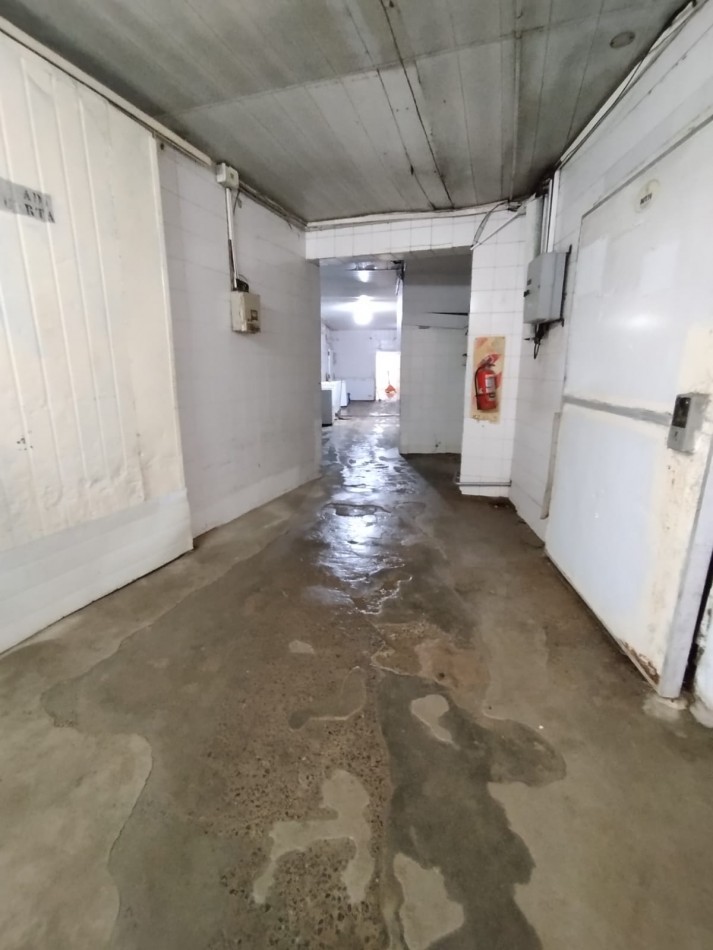 Propiedad Versatil, lista para adaptarse a distintos Proyectos Comerciales o Industriales.