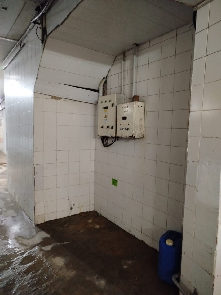 Propiedad Versatil, lista para adaptarse a distintos Proyectos Comerciales o Industriales.