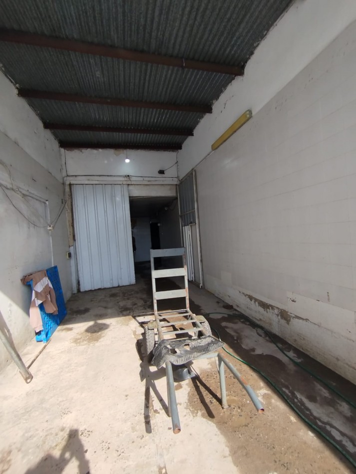 Propiedad Versatil, lista para adaptarse a distintos Proyectos Comerciales o Industriales.