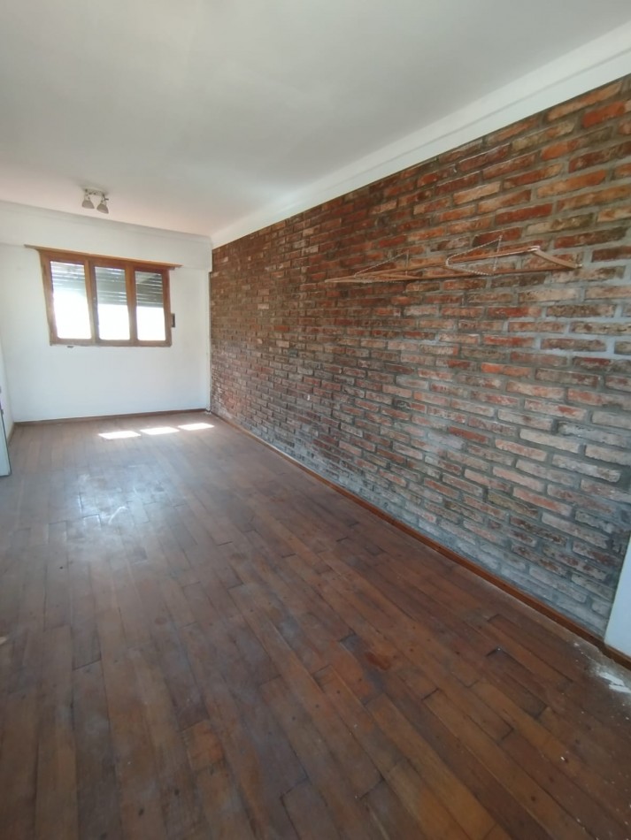  J P Lopez 900. A 6 cuadras de la Av Almirante Brown