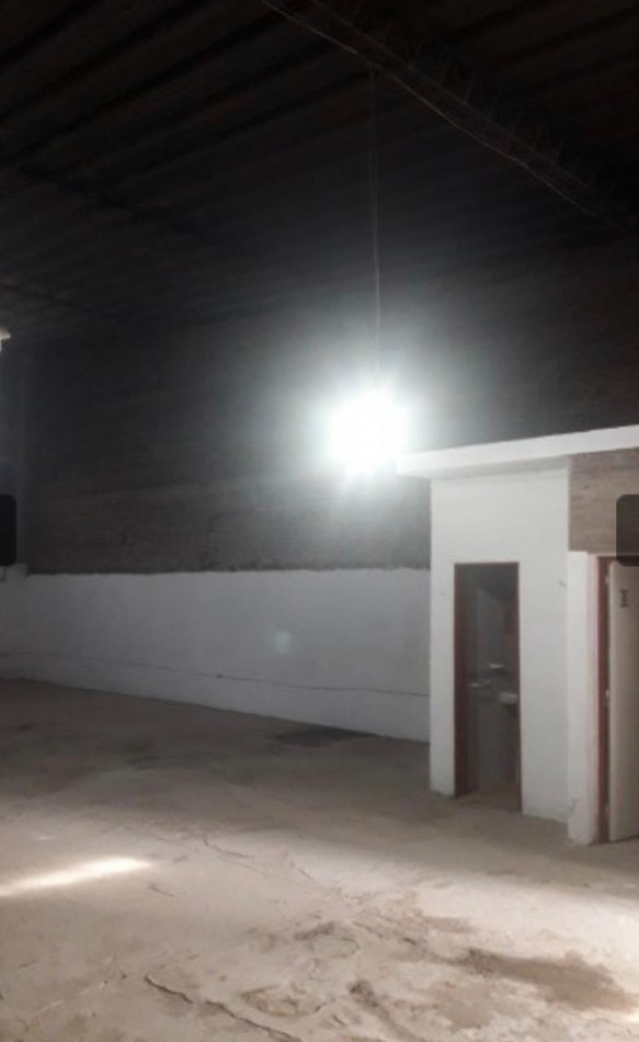 Excelente deposito a metros  Av. Aristobulo del Valle